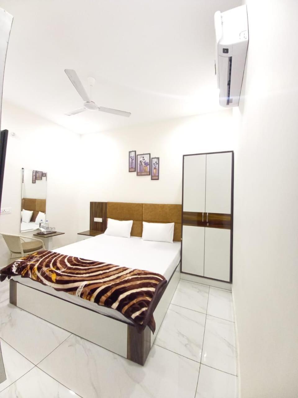 Hotel Kg Residency Λουντιάνα Εξωτερικό φωτογραφία